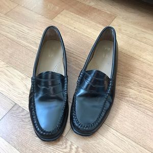 G.H. Bass Whitney Weejuns in Black